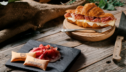 Receta de brunch: Croissant de jamón ibérico, gruyère y huevo poché