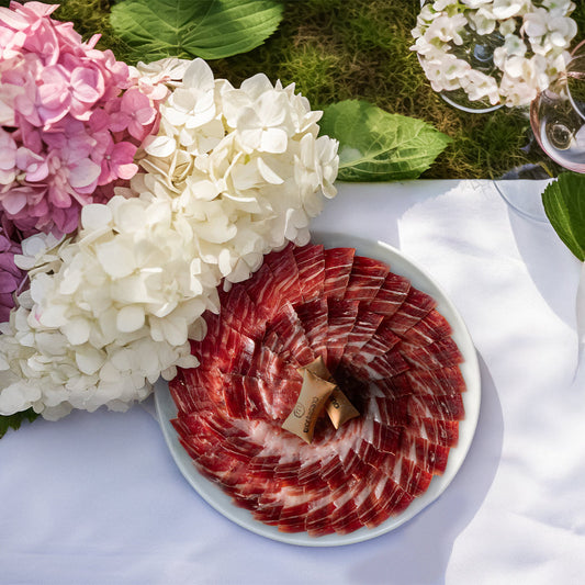 La mesa perfecta de primavera: combina ibéricos y elegancia en cada detalle